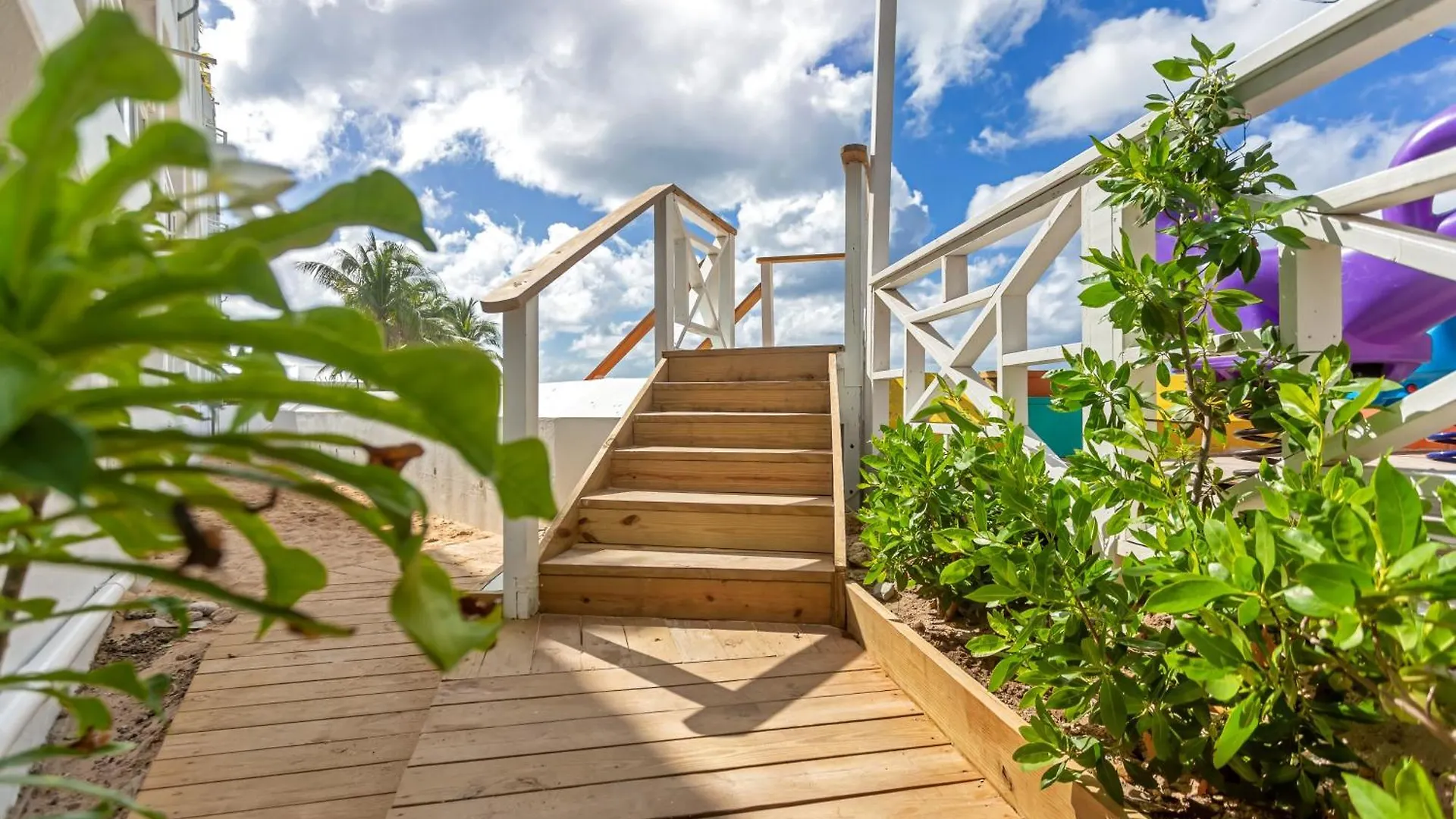 Maho Beach House - Petite Studio - Beach Access Apartment